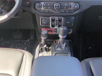 2026 Jeep Wrangler - Photo 21