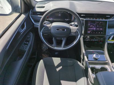 2025 Jeep Grand Cherokee - Photo 16