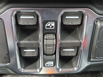 2026 Jeep Wrangler - Photo 25