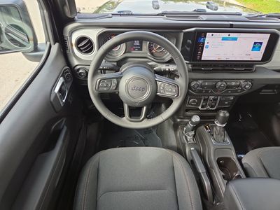 2026 Jeep Wrangler - Photo 18