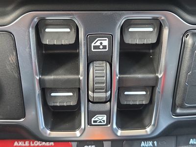 2026 Jeep Wrangler - Photo 25
