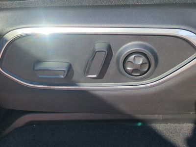 2026 Jeep Grand Wagoneer - Photo 21