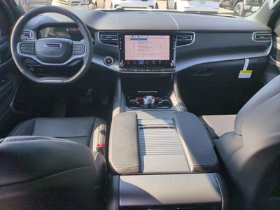 2026 Jeep Grand Wagoneer - Photo 16