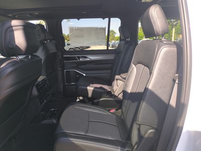 2026 Jeep Grand Wagoneer - Photo 15