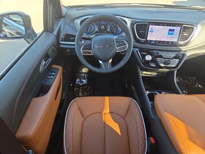 2026 Chrysler Pacifica — photo 17 view