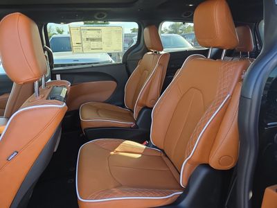 2026 Chrysler Pacifica — photo 15 view