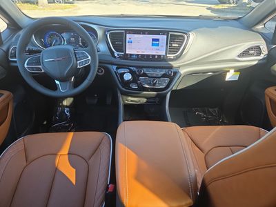 2026 Chrysler Pacifica — photo 16 view