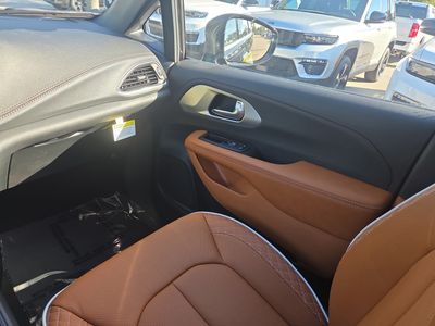2026 Chrysler Pacifica — photo 18 view