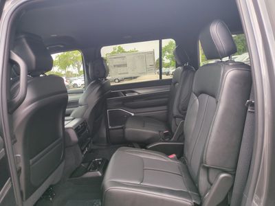 2026 Jeep Grand Wagoneer - Photo 15