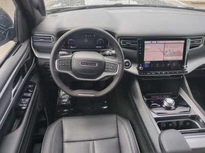 2026 Jeep Grand Wagoneer - Photo 17