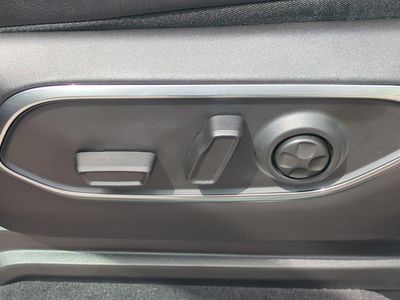 2026 Jeep Grand Wagoneer - Photo 21