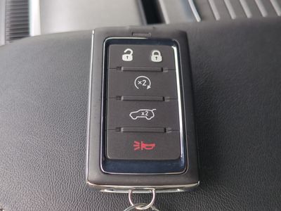 2026 Jeep Grand Wagoneer - Photo 32