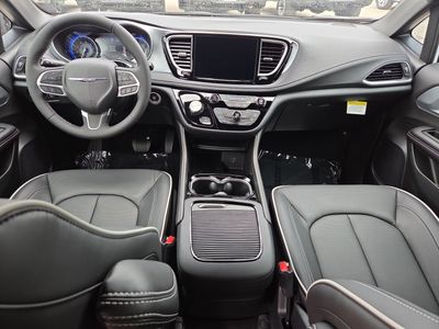 2026 Chrysler Pacifica - Photo 16