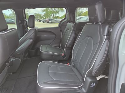 2026 Chrysler Pacifica - Photo 15