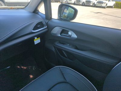 2026 Chrysler Pacifica - Photo 18