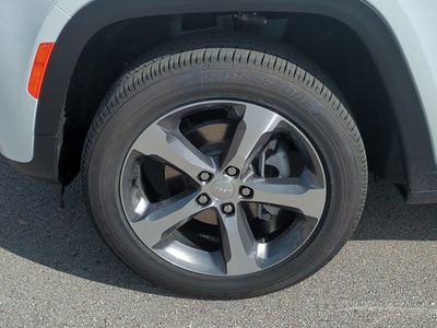2026 Jeep Grand Cherokee — photo 11 view