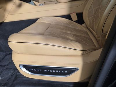 2025 Jeep Grand Wagoneer - Photo 12