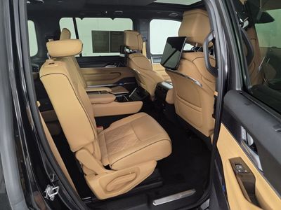 2025 Jeep Grand Wagoneer - Photo 30