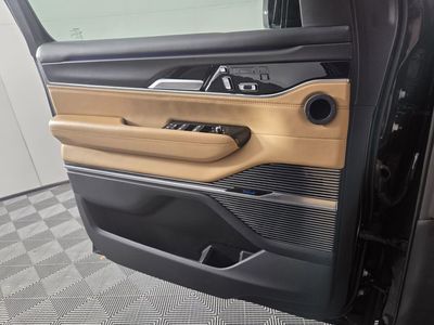 2025 Jeep Grand Wagoneer - Photo 23
