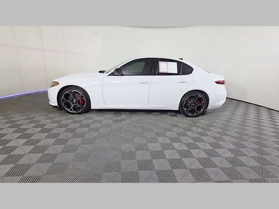 2022 Alfa Romeo Giulia - Photo 47