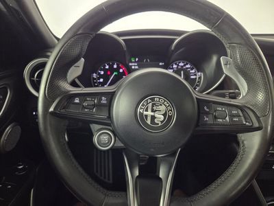 2022 Alfa Romeo Giulia - Photo 17