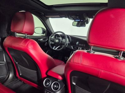 2022 Alfa Romeo Giulia - Photo 32