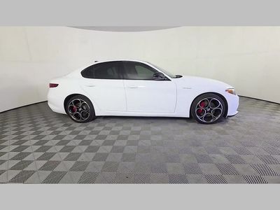 2022 Alfa Romeo Giulia - Photo 37