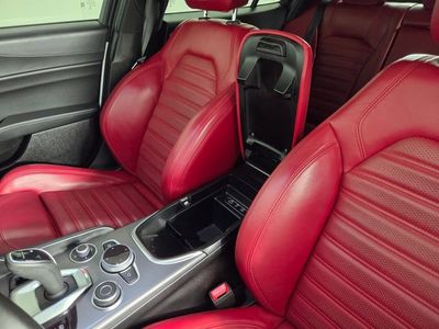 2022 Alfa Romeo Giulia - Photo 22