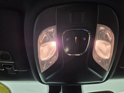 2025 Jeep Compass - Photo 16