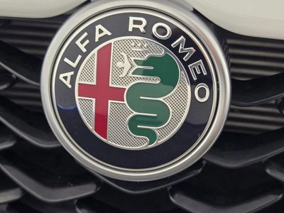 2024 Alfa Romeo Giulia - Photo 31