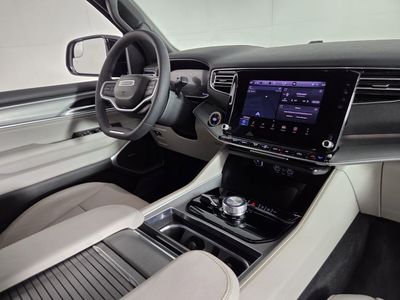 2025 Jeep Wagoneer - Photo 31