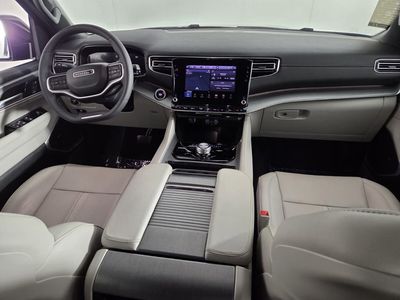2025 Jeep Wagoneer - Photo 28