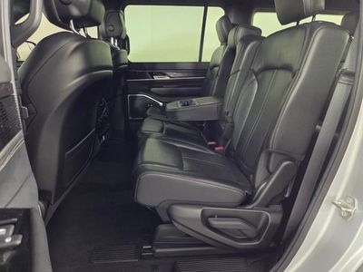 2022 Jeep Wagoneer - Photo 25