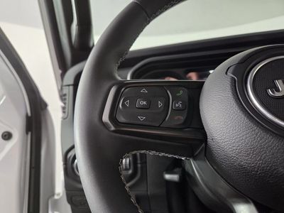 2025 Jeep Wrangler - Photo 18
