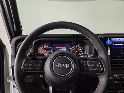 2025 Jeep Wrangler - Photo 16
