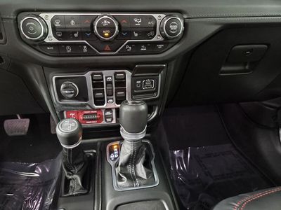 2025 Jeep Wrangler - Photo 22