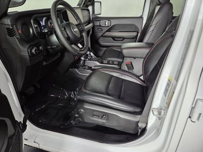 2025 Jeep Wrangler - Photo 14