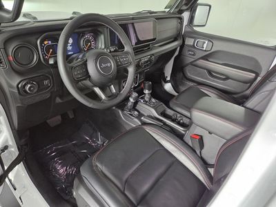 2025 Jeep Wrangler - Photo 15