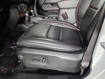 2025 Jeep Wrangler - Photo 25