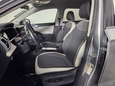 2025 Volkswagen Taos - Photo 12