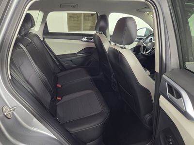 2025 Volkswagen Taos - Photo 31
