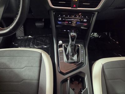 2025 Volkswagen Taos - Photo 15