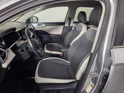 2025 Volkswagen Taos - Photo 11