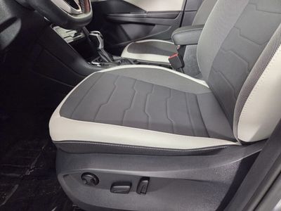 2025 Volkswagen Taos - Photo 13