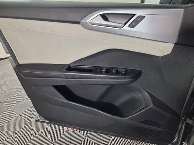 2025 Volkswagen Taos - Photo 22