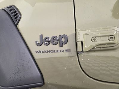 2025 Jeep Wrangler - Photo 12