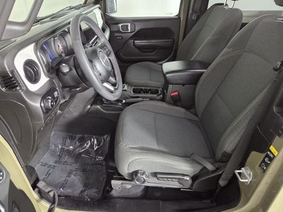 2025 Jeep Wrangler - Photo 13