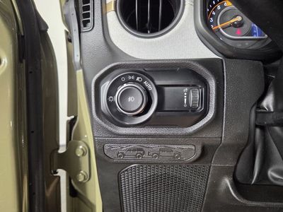 2025 Jeep Wrangler - Photo 24