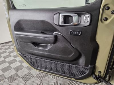 2025 Jeep Wrangler - Photo 25