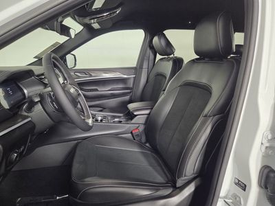 2026 Jeep Grand Cherokee — photo 11 view